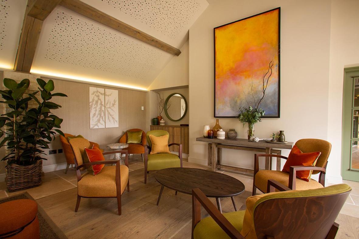 Falcon Hotel Тоустър Екстериор снимка