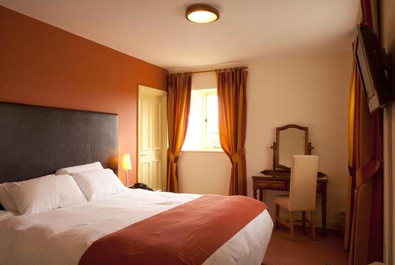 Falcon Hotel Тоустър Стая снимка